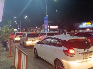 Keluh Pemudik di Tol Cikampek: Bandung-Karawang Makan Waktu 4 Jam