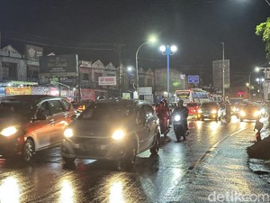 Arus Balik Lebaran di Simpang 5 Mandai Makassar Ramai Lancar Malam Ini