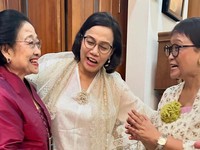 Cerita Lucu Warna Kebaya Megawati dan Celana Lenong Sri Mulyani