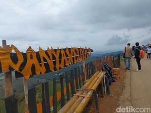 Terasering Panyaweuyan Majalengka Sepi Pengunjung di Momen Lebaran