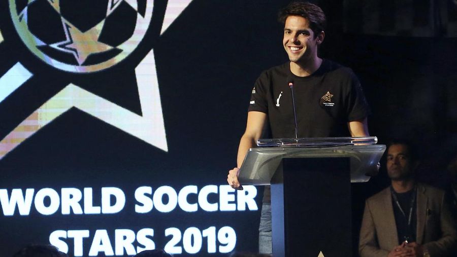 Pemain sepak bola Brasil Ricardo Kaka tersenyum. (AP Photo/Fareed Khan/File Foto)