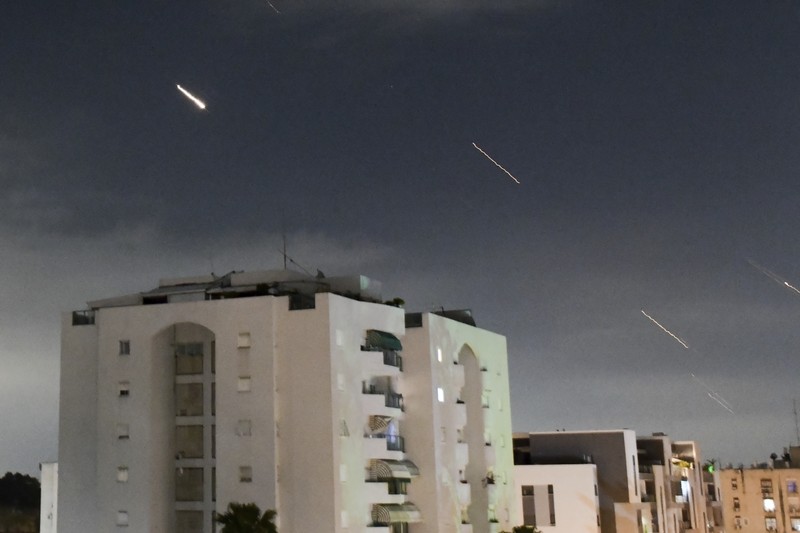 Sistem anti-rudal beroperasi setelah Iran meluncurkan drone dan rudal ke Israel, seperti yang terlihat dari Ashkelon, Israel 14 April 2024. Sistem anti-rudal beroperasi setelah Iran meluncurkan drone dan rudal ke Israel, seperti yang terlihat dari Ashkelon, Israel 14 April 2024. (REUTERS/Amir Cohen)