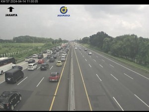 Tol Japek Km 65 Arah Jakarta Macet, Lalin ke Cipali Dialihkan ke Luar Tol