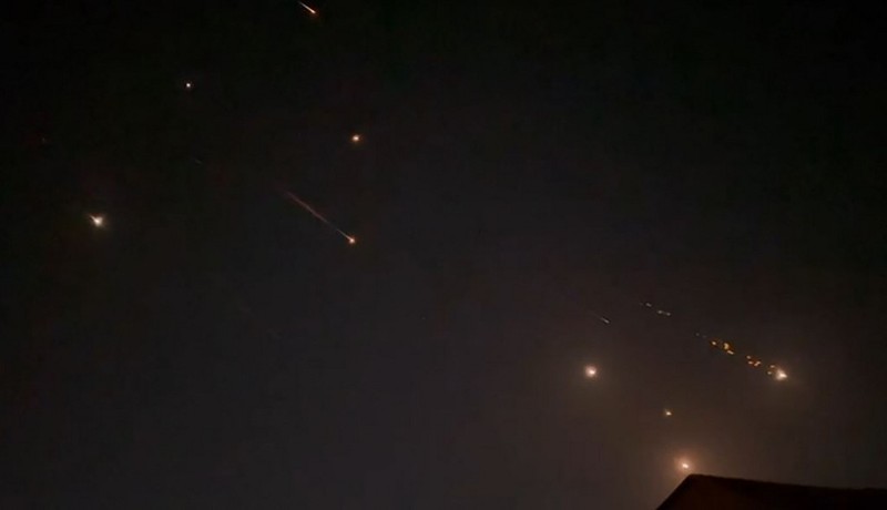 Sistem anti-rudal beroperasi setelah Iran meluncurkan drone dan rudal ke Israel, seperti yang terlihat dari Ashkelon, Israel 14 April 2024. (REUTERS/Amir Cohen)