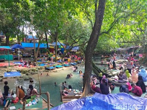 Mata Air Grogolan Bojonegoro Diserbu Wisatawan Saat Libur Lebaran