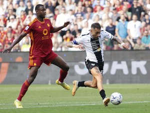 Udinese Vs Roma: Evan Ndicka Kolaps, Laga Dihentikan