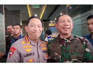 Kapolri-Panglima Rangkulan Respons Brimob dan TNI Bentrok di Sorong