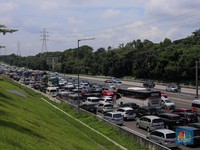 Awas Neraka Macet di Tol! Ini Tanggal Keramat Mudik-Balik Nataru 2024