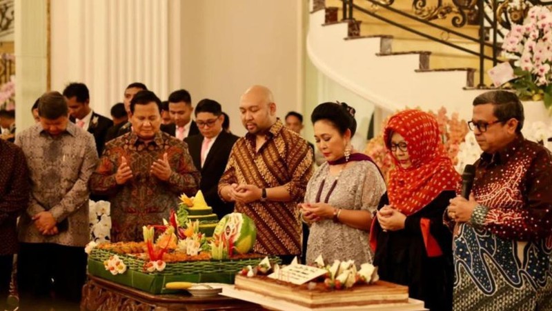Prabowo Subianto menghadiri perayaan ulang tahun Mantan Istri Titiek Soeharto. (Instagram @Prabowo)