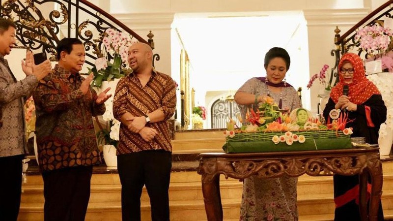 Prabowo Subianto menghadiri perayaan ulang tahun Mantan Istri Titiek Soeharto. (Instagram @Prabowo)