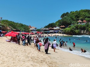 H+5 Lebaran, Pantai Indrayanti Gunungkidul Ramai Wisatawan