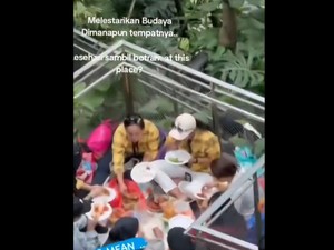 Waduh! Emak-emak Makan Lesehan di Jewel Changi Airport Singapura