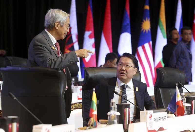 PM Singapura Lee Hsien Loong (kiri) dan Wakil PM Singapura Lawrence Wong (kanan) PM Singapura Lee Hsien Loong (kiri) dan Wakil PM Singapura Lawrence Wong (kanan)