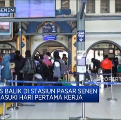 Video: Hari Pertama Kerja, Ribuan Pemudik Tiba di Stasiun Pasar Senen