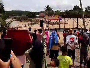 3 Jembatan di Muratara Putus Kena Banjir Bandang, Warga Pakai Perahu Karet