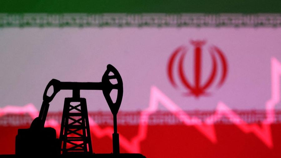 Ilustrasi perekonomian Iran. (REUTERS/Dado Ruvic/Illustration/File Photo)
