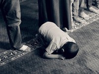 Bagaimana Hukum Salat Id di Lapangan atau Masjid? Ini Penjelasannya