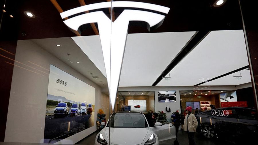 Ilustrasi Tesla. (REUTERS/Florence Lo/File Photo)