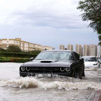 Potret Perdana Dubai Diterjang Badai, Mobil Mewah Terjang Banjir!