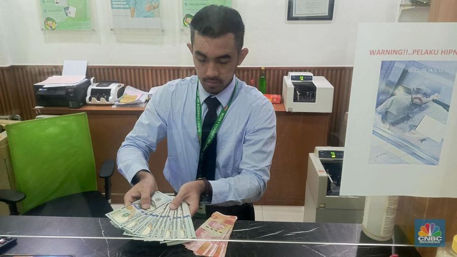 Money changer DolarAsia di kawasan Jalan Melawai Raya, Kebayoran Baru, Jakarta Selatan. (վ/Rosseno Aji Nugroho)