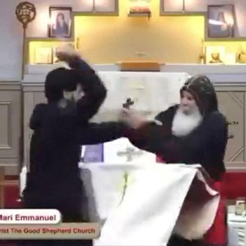Alamak! Detik-Detik Pendeta Ditikam di Geraja Australia