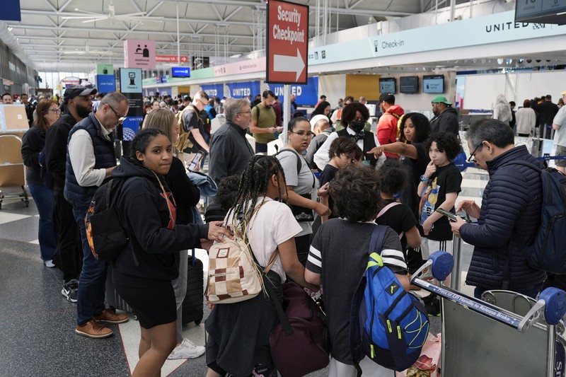 Suasana Bandara Internasional O'Hare di Chicago, Senin (15/4/2024). (AP Photo/Nam Y. Huh)