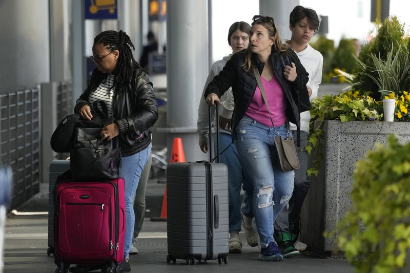 Suasana Bandara Internasional O'Hare di Chicago, Senin (15/4/2024). (AP Photo/Nam Y. Huh)