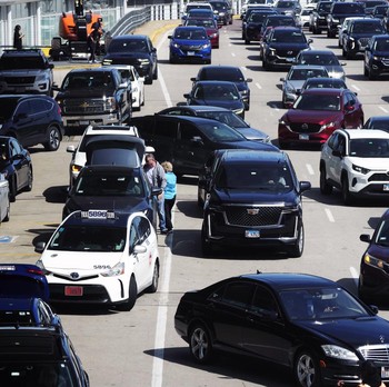 Penampakan Horor Bandara Tersibuk di AS Macet Total, Ada Apa?