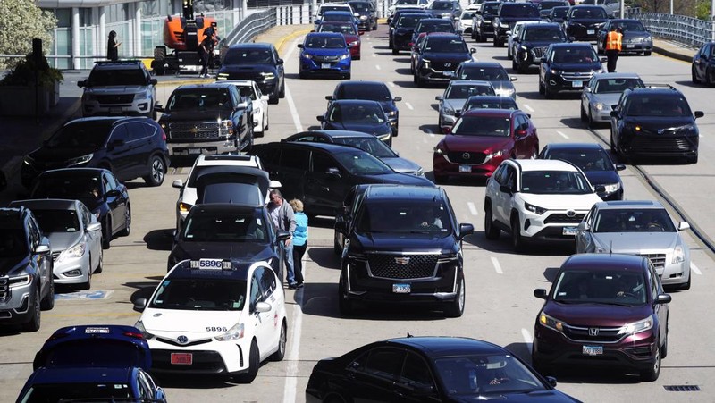 Suasana Bandara Internasional O'Hare di Chicago, Senin (15/4/2024). (AP Photo/Nam Y. Huh)