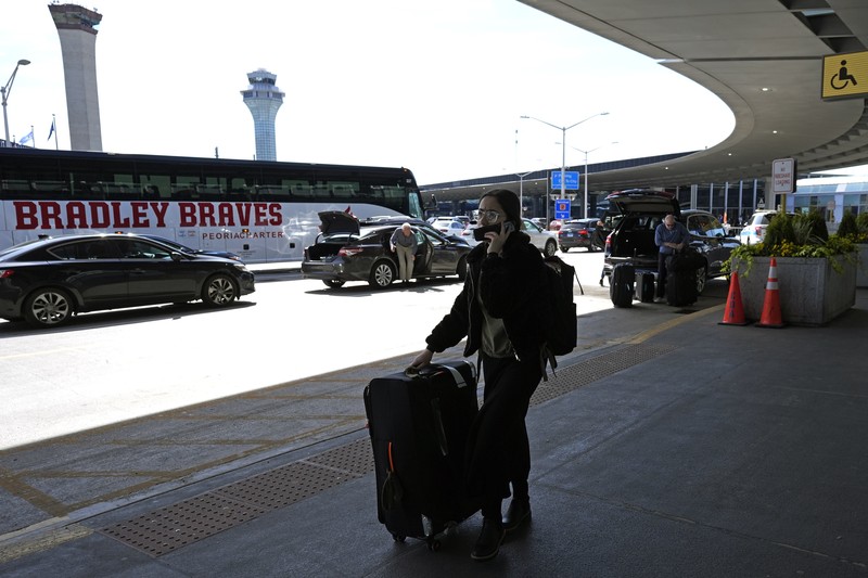 Suasana Bandara Internasional O'Hare di Chicago, Senin (15/4/2024). (AP Photo/Nam Y. Huh) Suasana Bandara Internasional O'Hare di Chicago, Senin (15/4/2024). (AP Photo/Nam Y. Huh)