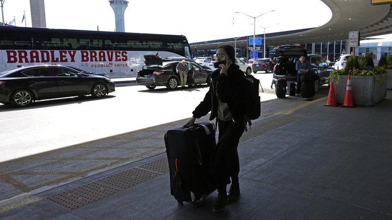 Suasana Bandara Internasional O'Hare di Chicago, Senin (15/4/2024). (AP Photo/Nam Y. Huh)