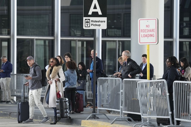 Suasana Bandara Internasional O'Hare di Chicago, Senin (15/4/2024). (AP Photo/Nam Y. Huh)