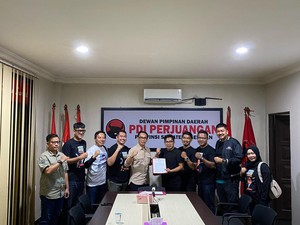 Herman Deru Ambil Formulir Pendaftaran Balongub di PDIP Sumsel