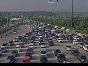 Arus Balik, Tol Cipularang Arah Jakarta Macet di Sejumlah Titik Pagi Ini