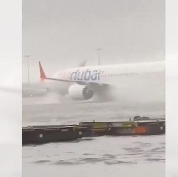 Penerbangan Kacau! Bandara Dubai Lumpuh Direndam Banjir, Ini Potretnya