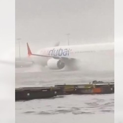 Malapetaka Hantam UEA dan Oman, Bandara Dubai Lumpuh Diterjang Banjir