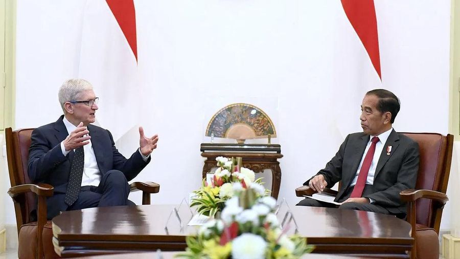 CEO Apple Tim Cook bertemu dengan Presiden RI Joko Widodo pada pagi ini, Rabu (17/4/2024). (Instagram @jokowi)
