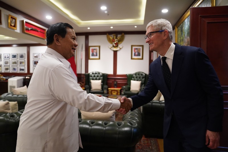CEO Apple Tim Cook menemui Menhan Prabowo Subianto selama sekitar satu jam di Kantor Kemenhan hari ini, Rabu (17/04/2024). (Dok. Kemhan)