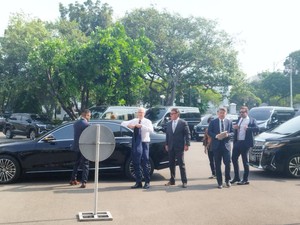 Duh! Sedan Mewah yang Antar Tim Cook ke Istana Belum Bayar Pajak