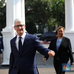 Ketemu Jokowi, Gaji CEO Apple Tim Cook Ratusan Miliar Lho..