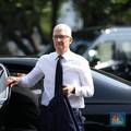 Potret CEO Apple Tim Cook Pakai Mercy Mau Ketemu Jokowi di Istana