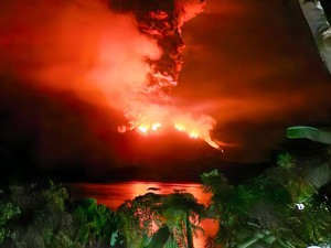 Gunung Ruang Sulut Berstatus Siaga, Ratusan Warga Mengungsi