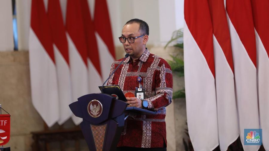 Kepala Pusat Pelaporan dan Analisis Transaksi Keuangan (PPATK), Ivan Yustiavandana menghadiri peringatan 22 Tahun Gerakan Nasional Anti Pencucian Uang dan Pencegahan Pendanaan Terorisme (APU PPT)di Istana Negara, Rabu (17/4/2024). (CNBC Indonesia/Tri Susilo)