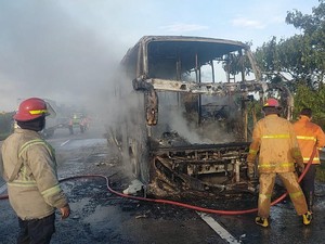 Ban Belakang Bus Pahala Kencana Sempat Pecah Sebelum Terbakar di Tol Jombang