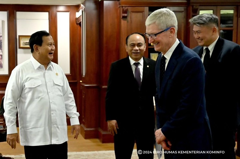 CEO Apple Tim Cook menemui Menhan Prabowo Subianto selama sekitar satu jam di Kantor Kemenhan hari ini, Rabu (17/04/2024). (Dok. Kemhan)