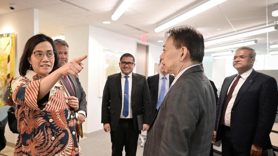 Menteri Keuangan (Menkeu), Sri Mulyani Indrawati melakukan pertemuan dengan Presiden ADB, Masatsugu Asakawa. (Instagram @smindrawati)