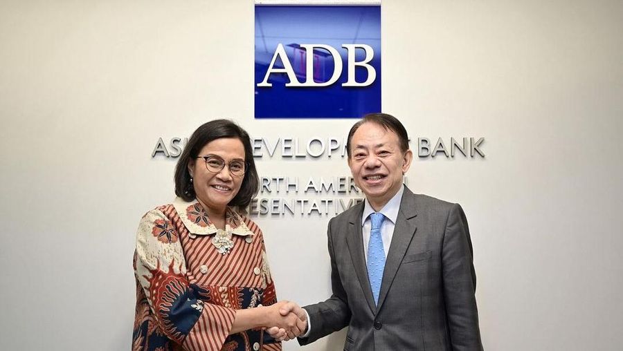 Menteri Keuangan (Menkeu), Sri Mulyani Indrawati melakukan pertemuan dengan Presiden ADB, Masatsugu Asakawa. (Instagram @smindrawati)
