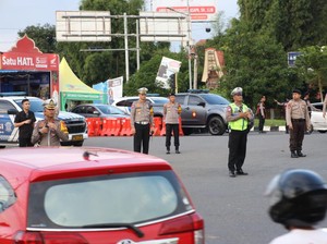 Polisi Tilang 72 Truk Langgar Pembatasan Kendaraan di Jalan Poros Maros-Bone