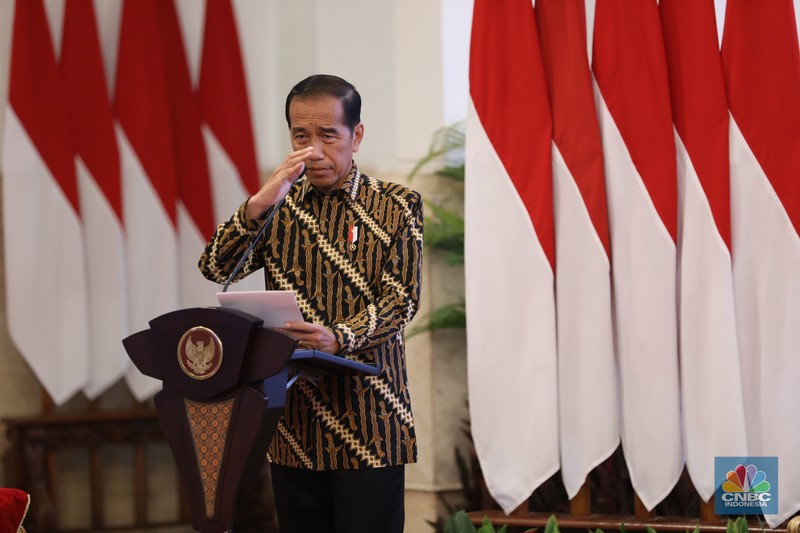 Presiden Joko Widodo (Jokowi) menghadiri peringatan 22 Tahun Gerakan Nasional Anti Pencucian Uang dan Pencegahan Pendanaan Terorisme (APU PPT)di Istana Negara, Rabu (17/4/2024). (CNBC Indonesia/Tri Susilo)