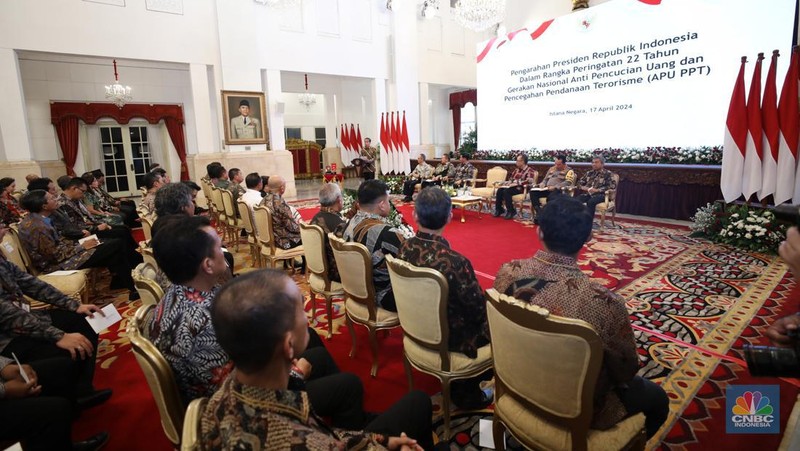 Presiden Joko Widodo (Jokowi) menghadiri peringatan 22 Tahun Gerakan Nasional Anti Pencucian Uang dan Pencegahan Pendanaan Terorisme (APU PPT)di Istana Negara, Rabu (17/4/2024). (CNBC Indonesia/Tri Susilo)